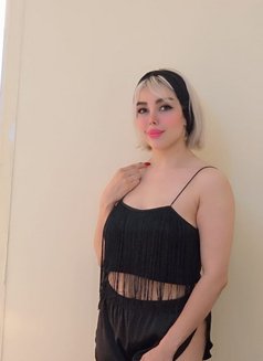 Helia - puta in Muscat Photo 11 of 12