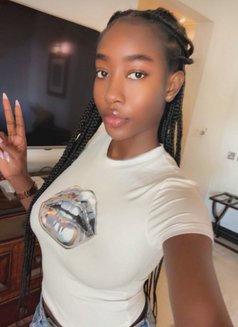 Hellen - puta in Beirut Photo 3 of 5