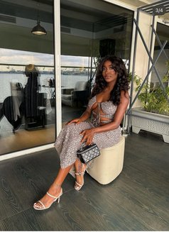 Hellen - puta in Beirut Photo 4 of 5