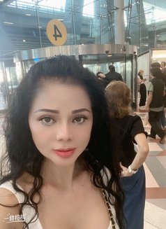 Hellen - escort in Bangkok Photo 1 of 4