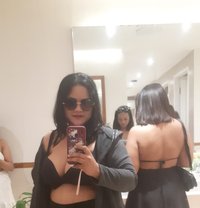 Hellen - puta in Bali