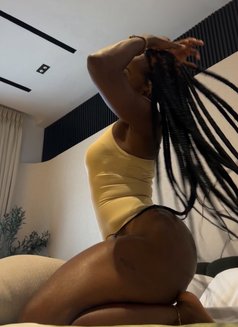 Hellen - escort in Lagos, Nigeria Photo 2 of 5