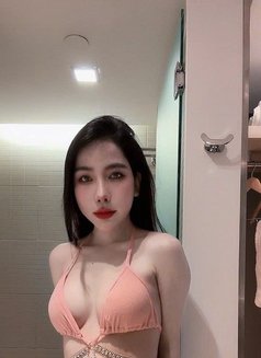 Hellen - puta in Dubai Photo 3 of 8