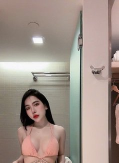 Hellen - puta in Dubai Photo 4 of 8