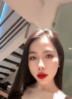 Hellen - puta in Dubai Photo 7 of 8