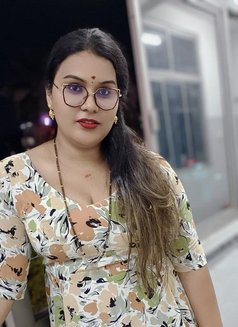 Hema Shemale Tranny in Bangalore - Transsexual escort in Bangalore Photo 5 of 7