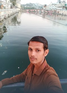 Hemu - Male adult performer in Ahmedabad Photo 1 of 1