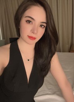 Laura - escort in Dubai Photo 1 of 4