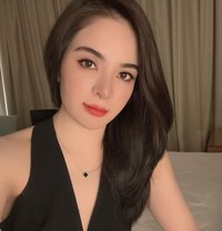 Laura - escort in Dubai Photo 1 of 4