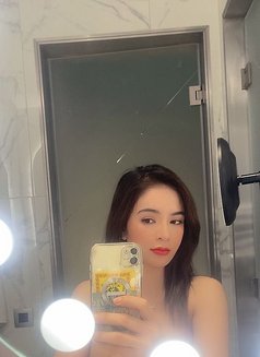 Laura - escort in Dubai Photo 3 of 4