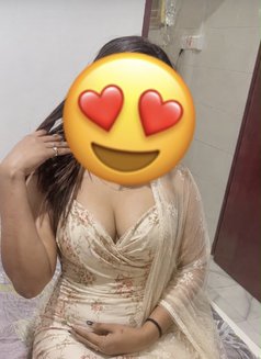 Henna - escort in Riyadh Photo 5 of 6