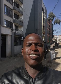 Hennnsy - Male escort in Nairobi Photo 2 of 4