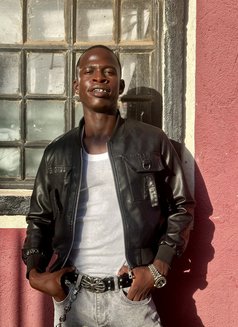 Hennnsy - Male escort in Nairobi Photo 3 of 4