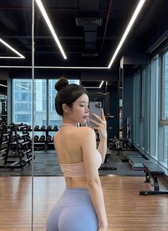 Henny - escort in Singapore Photo 3 of 6