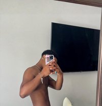 Henry Black - masseur in Al Manama