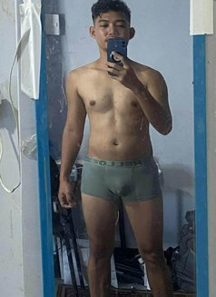 Henry Lee Masseur - Male escort in Manila Photo 1 of 3