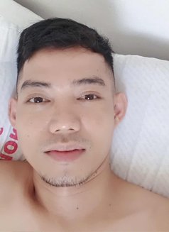 Henry Lee Masseur - Male escort in Manila Photo 2 of 3
