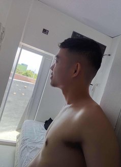Henry Lee Masseur - Male escort in Manila Photo 9 of 9