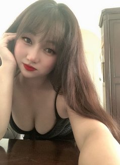 Henry New Girl Vietnamese - Dominadora in Muscat Photo 1 of 6