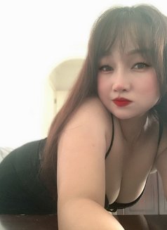 Henry New Girl Vietnamese - Dominadora in Muscat Photo 2 of 6