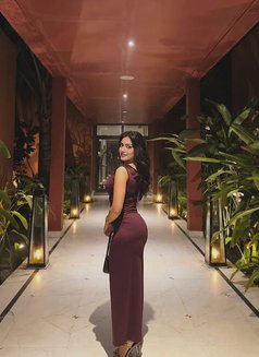 Hensi - escort in Bangalore Photo 3 of 4