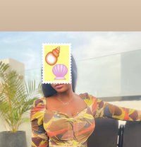 Her - puta in Accra