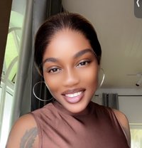Her - escort in Accra
