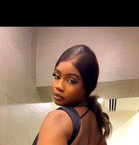 Her - escort in Accra