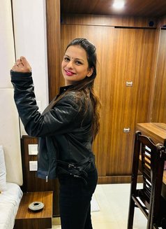 Russian escort service near suryaa hotel - Agencia de putas in New Delhi Photo 8 of 8