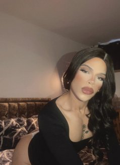 Here only for few days come en enjoy - Transsexual escort in London Photo 12 of 13