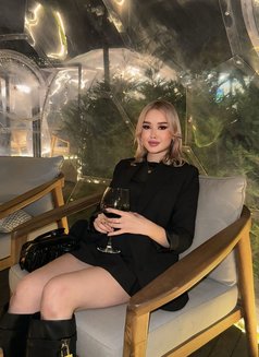 Here - escort in Riyadh Photo 6 of 10