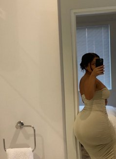 Hermine - escort in Yokohama Photo 7 of 10