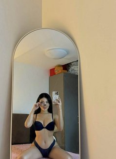 Herry Outcall - puta in Al Manama Photo 4 of 6