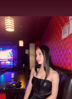 Hershey - Transsexual escort in Makati City Photo 2 of 2