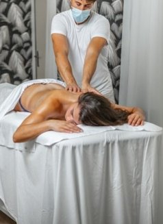 Heshan Gunawardhane (Massage Therapist) - masseur in Colombo Photo 1 of 3
