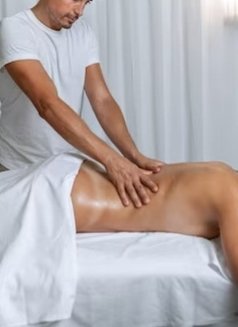 Heshan Gunawardhane (Massage Therapist) - masseur in Colombo Photo 3 of 3