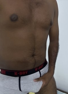 Heshan - Acompañantes masculino in Colombo Photo 1 of 3