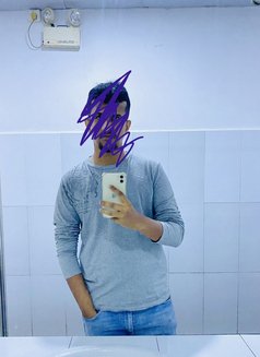 Heshan - Acompañantes masculino in Colombo Photo 1 of 4