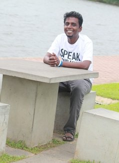 Heshan - Acompañantes masculino in Colombo Photo 4 of 5