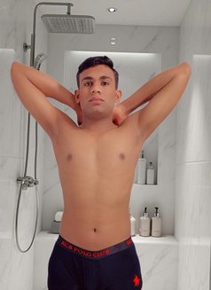 Hethin - Male escort in Singapore Photo 4 of 4