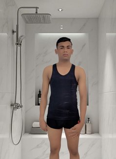 Hethin big dick with good service - Male escort in Singapore Photo 9 of 9