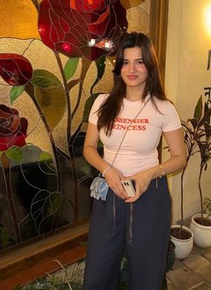 Hettal Pandya - escort in New Delhi Photo 3 of 4