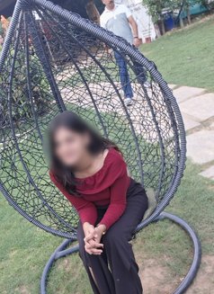 Hey I Am Available for Cam or Real Meet - puta in New Delhi Photo 2 of 4
