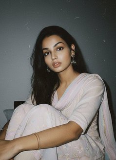 Hezal - Transsexual escort in Mumbai Photo 1 of 9