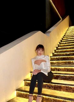 Hezer - escort in Dubai Photo 3 of 10