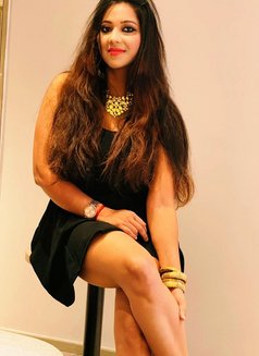 Hi class model - escort in Hong Kong Photo 9 of 10