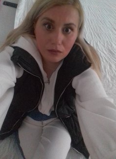 Hi Eva - escort in Muscat Photo 1 of 1