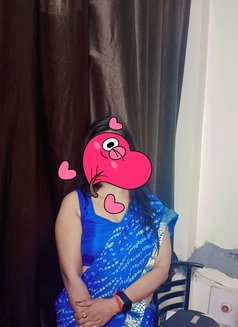 Hi. I Am Drishti - puta in New Delhi Photo 1 of 4