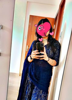 Hi. I Am Drishti - puta in New Delhi Photo 3 of 4