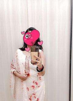 Hi. I Am Drishti - puta in New Delhi Photo 4 of 4